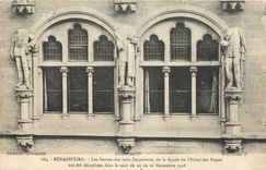 CPA Strassbourg Les Statues des trois Empereurs de la facade de l'Hotel des Postes  