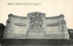 CPA Bourges Monument a la Memoire des Enfants du Cher Mort piur la France 