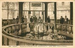 CPA Vichy Source de la Grande Grille 