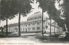 CPA Vichy Perspective de l'Etablissement Thermal 