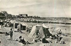 CPA Arcachon Un coin de la Plage 