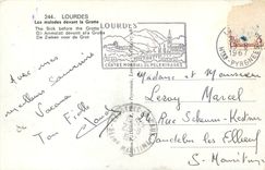 CPA Lourdes Les malades devant la Grotte 