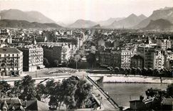 CPA Les belles Alpes Francaises Grenoble Vue generale et le cours 