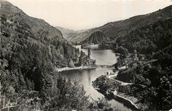 CPA Emvirons de Saint Etienne Rochetaillee Loire Vue panoramique du Barrage du Gouffre d'Enfer 