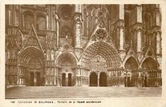 CPA Cathedrale de Bourges Portails de la facade occindetale 