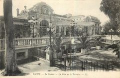 CPA Vichy le Casino Un Coin de la Terrasse 