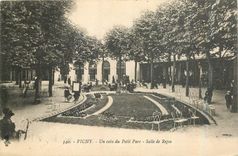 CPA Vichy Un coin du Petit Parc Salle de Repos 