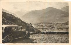 CPA Les Pyrenees Centrales Fonds de Luchon et Superbagneres de la Route d'Antigue Automobile