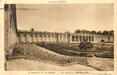 CPA Grand Trianon Le Peristyle et les Jardins Versailles