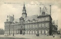 CPA Reims avant la Guerre L'Hotel de Ville 