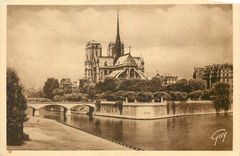 CPA Paris et ses Merveilles La Pointe est de l'Ile de la Cite le pont et le Square de l'Archeveche 