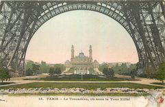 CPA Paris Le Trocadero vu sous la Tour Eiffel 