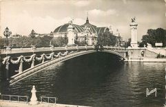 CPA Images de Paris Le Pont Alexandre III et le Grand Palais 
