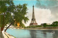 CPA Paris et ses Merveilles La Tour Eiffel vue de l'avenue de New York 