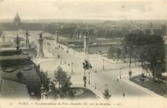 CPA Paris Vue panoramique du Pont Alexandre III vers les Invalides 