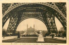 CPA Paris Le Trocadero vu sous la Tour Eiffel 