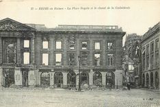 CPA Reims en Ruines La Place Royale et le chevet de la Cathedrale 