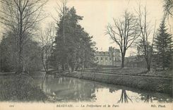 CPA Beauvais La Prefecture et le Parc 