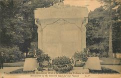 CPA Blois L et I Le Monument eleve a la menoire des Enfants de Blois 