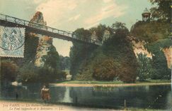 CPA Paris Les Buttes Chaumont Le Pont suspendu et le Belvedere 