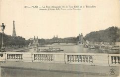 CPA Paris Le Pont Alexandre III la Tour Eiffel et le Trocadero 