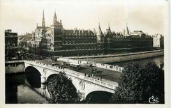 CPA Paris Le Pont au Change et la Conciergerie 