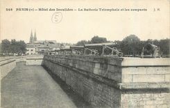 CPA Paris Hotel des Invalides La Batterie Triomphale et les remparts 