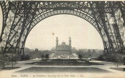 CPA Paris le Trocadero vue prise sous la Tour Eiffel 