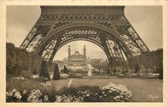 CPA Les Petits Tableaux de Paris Kes Jardins pres de la Tour Eiffel au dernier plan le Trocadero 