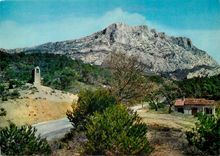 CPM Environs d'Aix en Provence Sur la Route de Saint Antonin Le Massif de Sainte Victoire et l'Orato