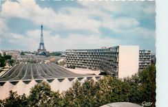 CPM Paris La Maison de l'Unesco et le Tour Eiffel 