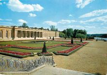 CPM Versailles Le Grand Trianon les Jardins et le Canal 