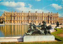 CPM Versailles Le Parterre d'eau et la facade ouest du Chateau 