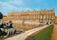CPM Versailles Vue aerienne du Chateau Le Rhone 