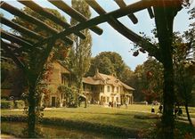 CPM Versailles La Maison de la Reine vue de la Salle de Bal 