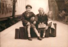 CPM L'Adieu des Enfants 