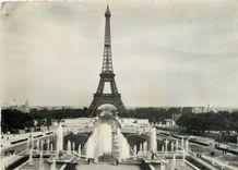 CPM Paris Les Fontaines du Palais de Chaillot et la Tour Eiffel 