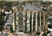 CPM Beauvais Oise La Cathedrale Vue aerienne 