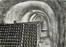 CPM Champagne Victor Cliquot Maison fondee en 1892 Pierre Andre Succr Reims Vins sur pointes 