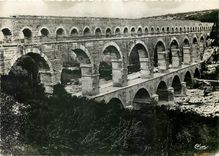 CPM Nimes Gard Aqueduc Romain Pont du Gard 