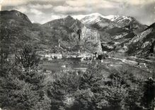 CPM Castellane B A Vue generale Le Roc au pied de la Chaine du Teillon La Chaudanne barrage 