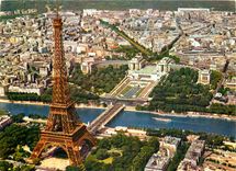 CPM Paris la Tour Eiffel la Seine et le Palais de Chaillot 