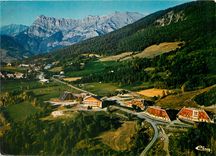 CPM Col St Jean (Alpes de Hte Prov) alt 1333 m le Co st Jean la Station et le village vue aerienne