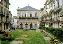 CPM Plombieres les Bains (Vosges) Place des Bains Romains statue d'Auguste