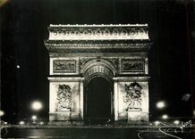 CPM Paris la Nuit L'Arc de Triomphe