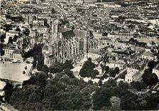 CPM La France vue du Ciel Vendome (L et C) L'Eglise de la Trinite Clocher du XIIes Ancienne Abbaye