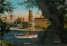 CPM Marseille La Cathedrale et le Fort St Jean vu du Pharo Bateau