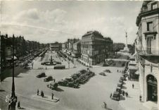 CPM Bordeaux Cours du XXX Juillet Maison Gobineau et Allees de Tourny Automobile