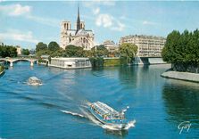 CPM Paris et ses Merveilles La seine et le cheval de la cathedrale Notre Dame de Paris (1163 1260)