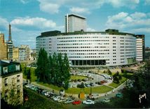 CPM Paris Le Palais de la Radio et la Tour Eiffel 